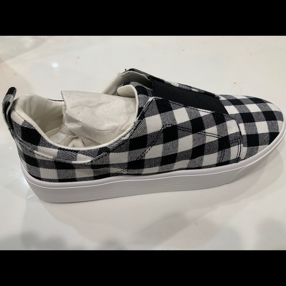 Brand new black and white sneakers by Isaac mizrahi size 9m